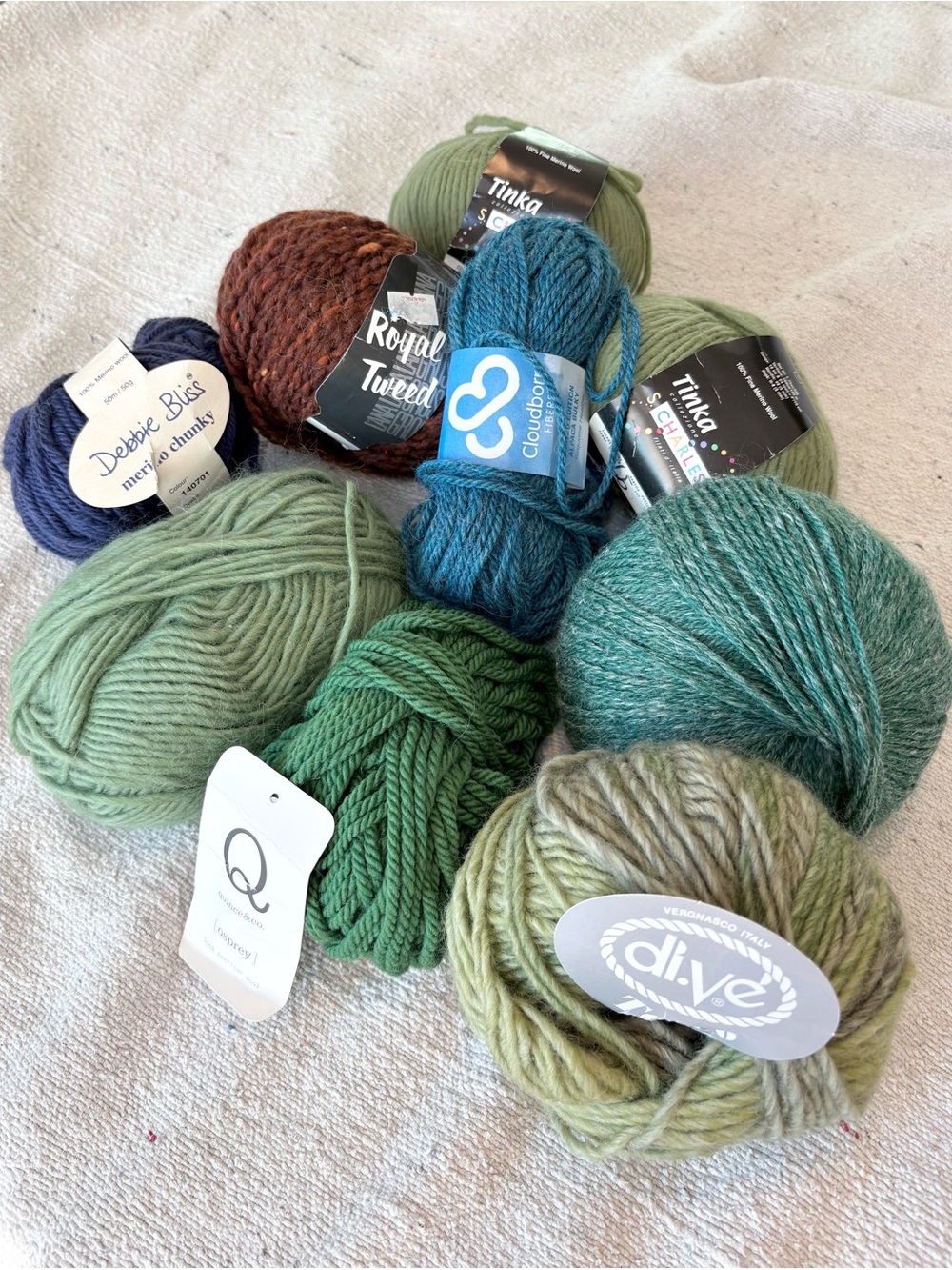 foresty green wool yarn bundle - aran to chunky - alpaca vintage lot 263g